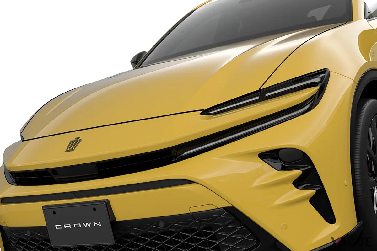 華やかなデザインをまとった内外装に、HEVとPHEVという2パワートレインを設定する新型SUVトヨタ「クラウン・スポーツ」