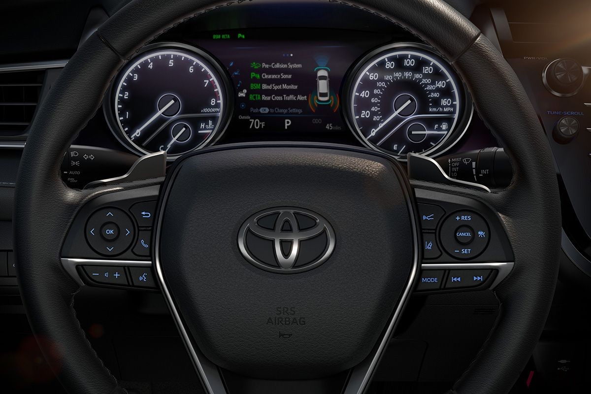 トヨタ現行型「カムリ」（北米仕様）のインテリア