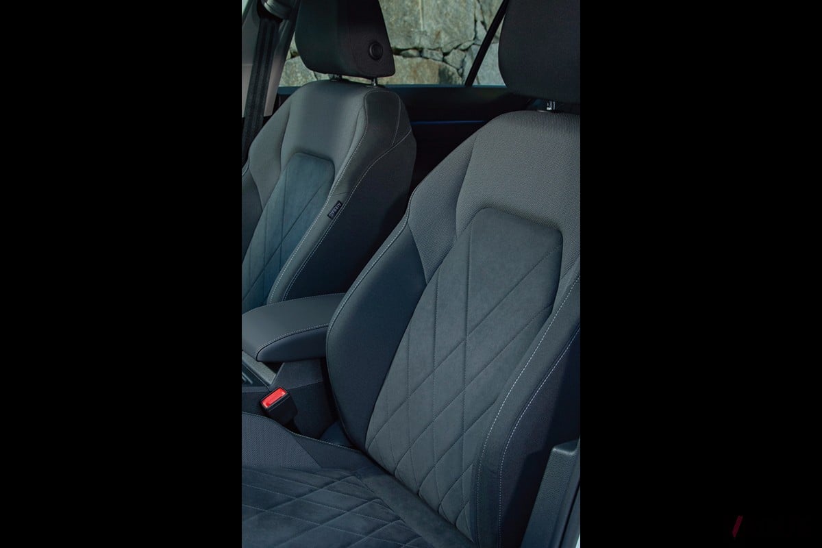 VW「ゴルフ」「ゴルフヴァリアント」に設定された特別仕様車「プレミアムエディション」のインテリア