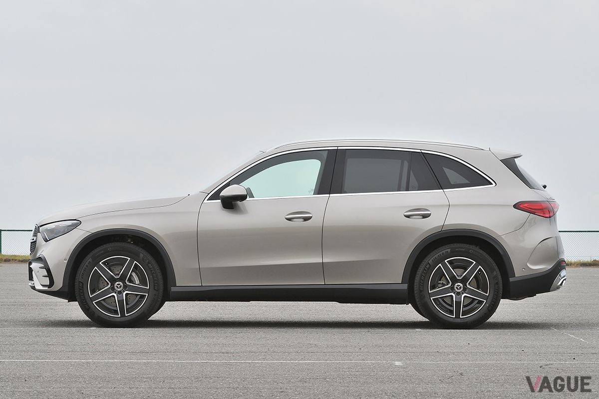 2024年は7074台を販売し、輸入車メーカー車モデル別新車登録台数ランキングで2位、輸入SUVではナンバーワンとなったメルセデス・ベンツ「GLC」