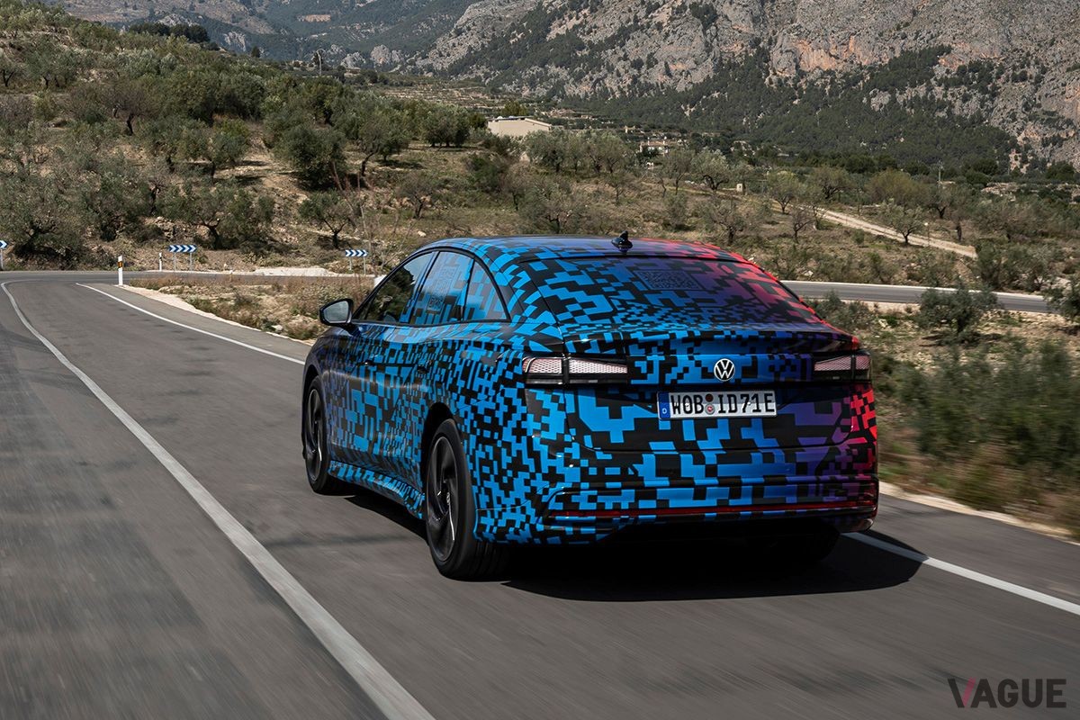 まもなく世界初公開されるVW「ID.7」（プロトタイプ）