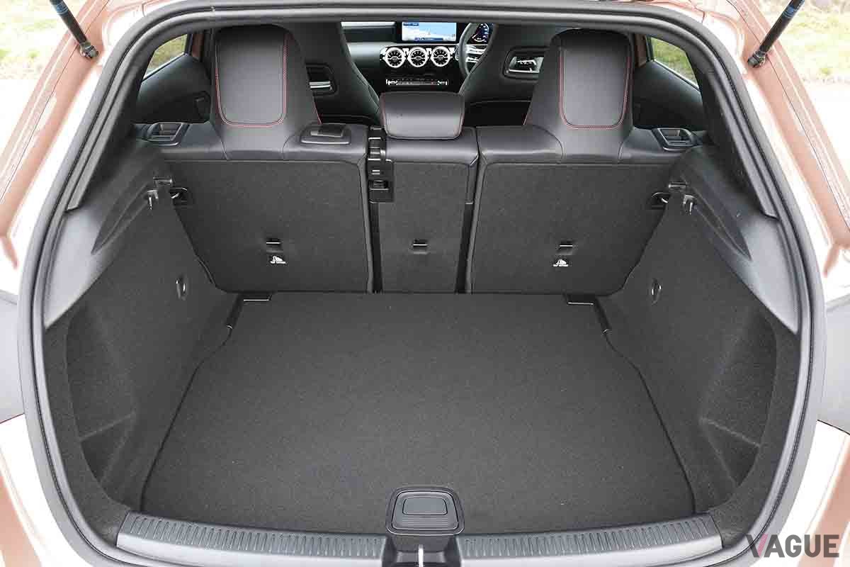 メルセデス・ベンツ改良新型「A200d」の荷室