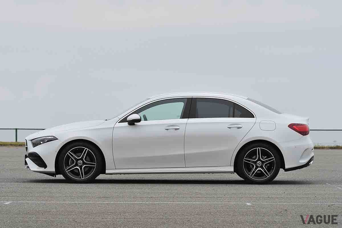 メルセデス・ベンツ改良新型「A180セダン」
