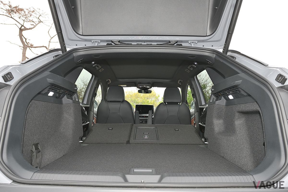 VW新型「ID.4プロ」の荷室