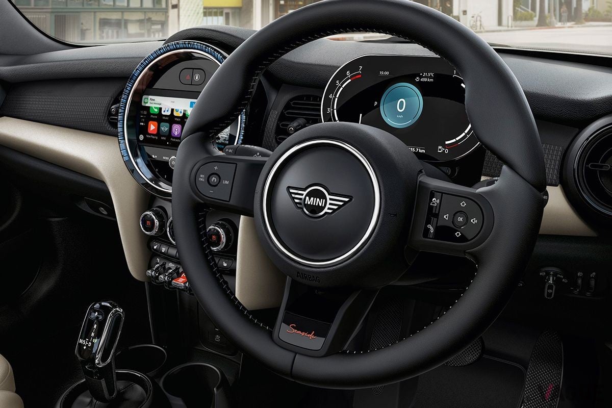 限定車「ミニ・コンバーチブル・シーサイドエディション」のインテリア