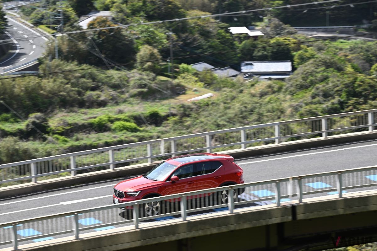 ボルボ「XC40 ULTIMATE B4 AWD」