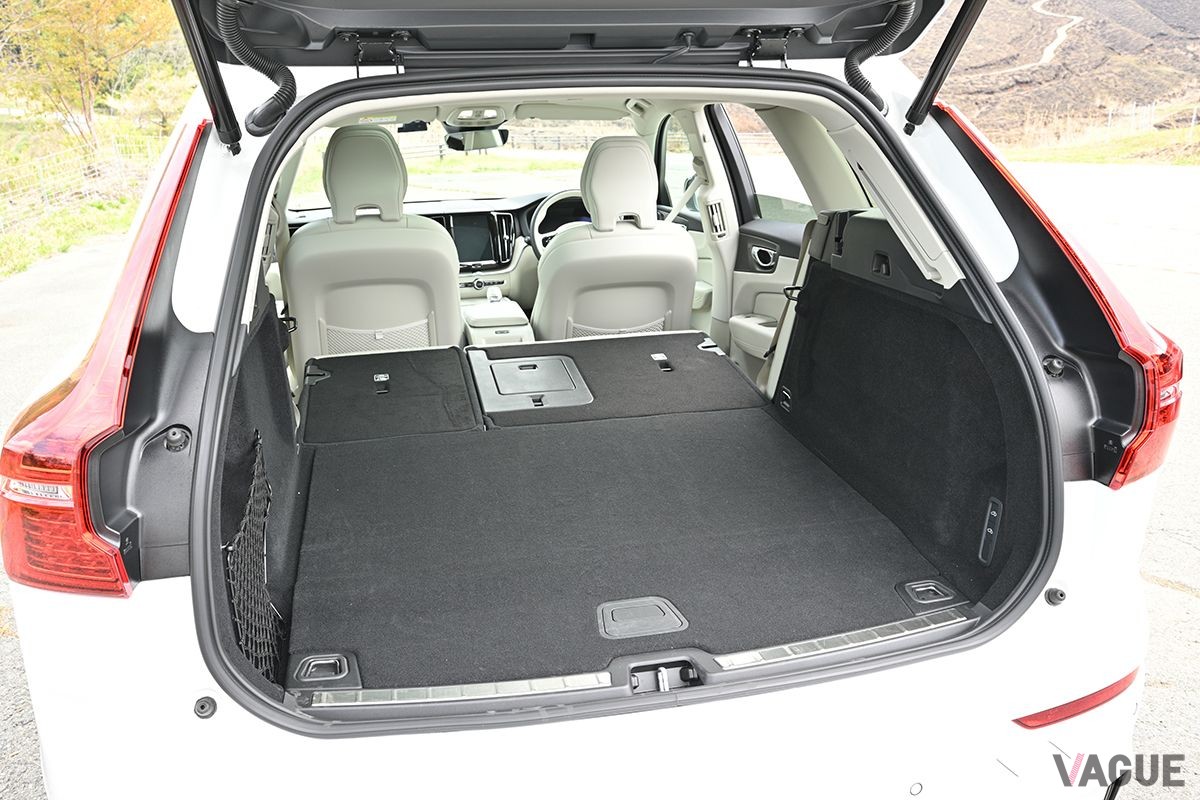 ボルボ「XC60 RECHARGE ULTIMATE T6 AWD PLUG-IN HYBRID」の荷室