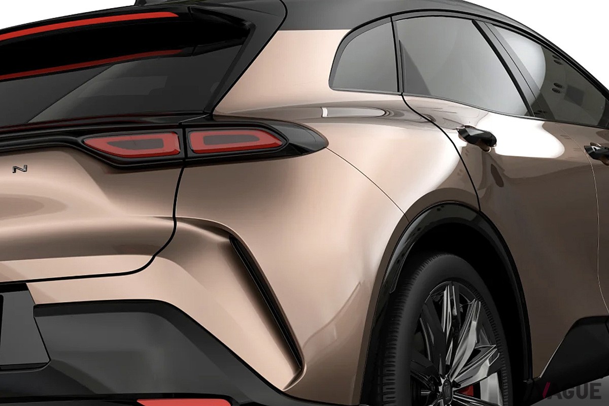 華やかなデザインをまとった内外装に、HEVとPHEVという2パワートレインを設定する新型SUVトヨタ「クラウン・スポーツ」