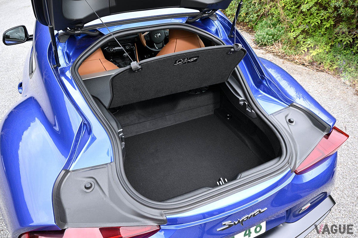 手の内で操る爽快感と限界走行時のダイレクト感が魅力的なMT仕様がラインナップに加わったトヨタ「GRスープラ」