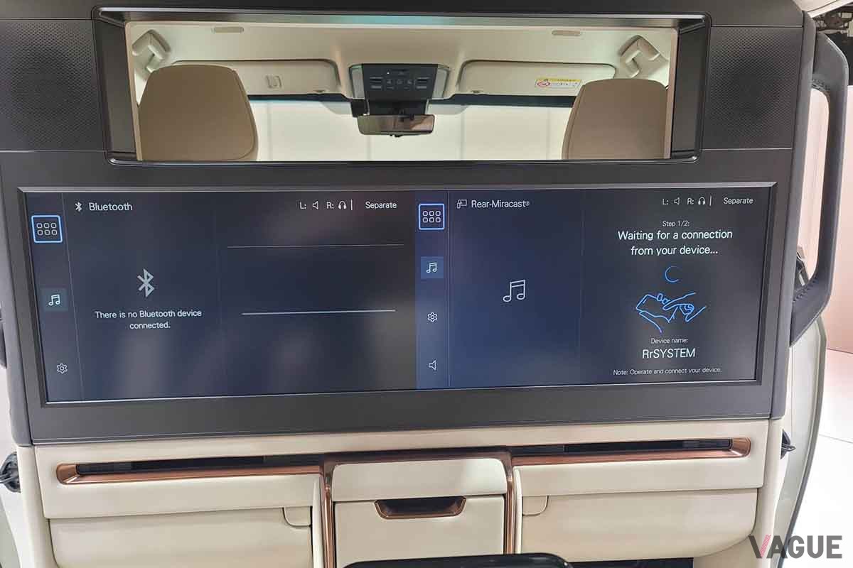 世界初公開されたレクサス新型「LM」（プロトタイプ）のインテリア