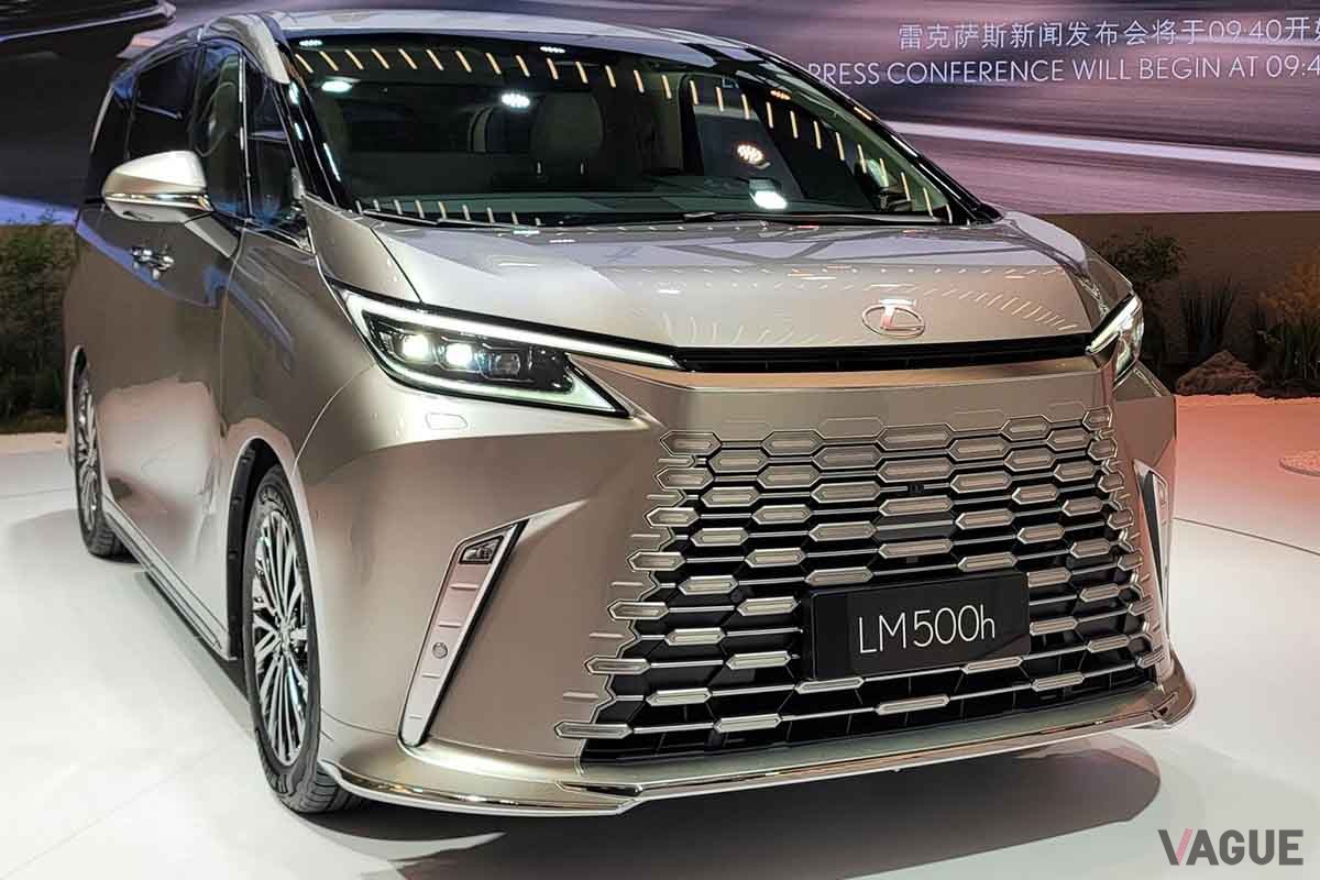 世界初公開されたレクサス新型「LM」（プロトタイプ）