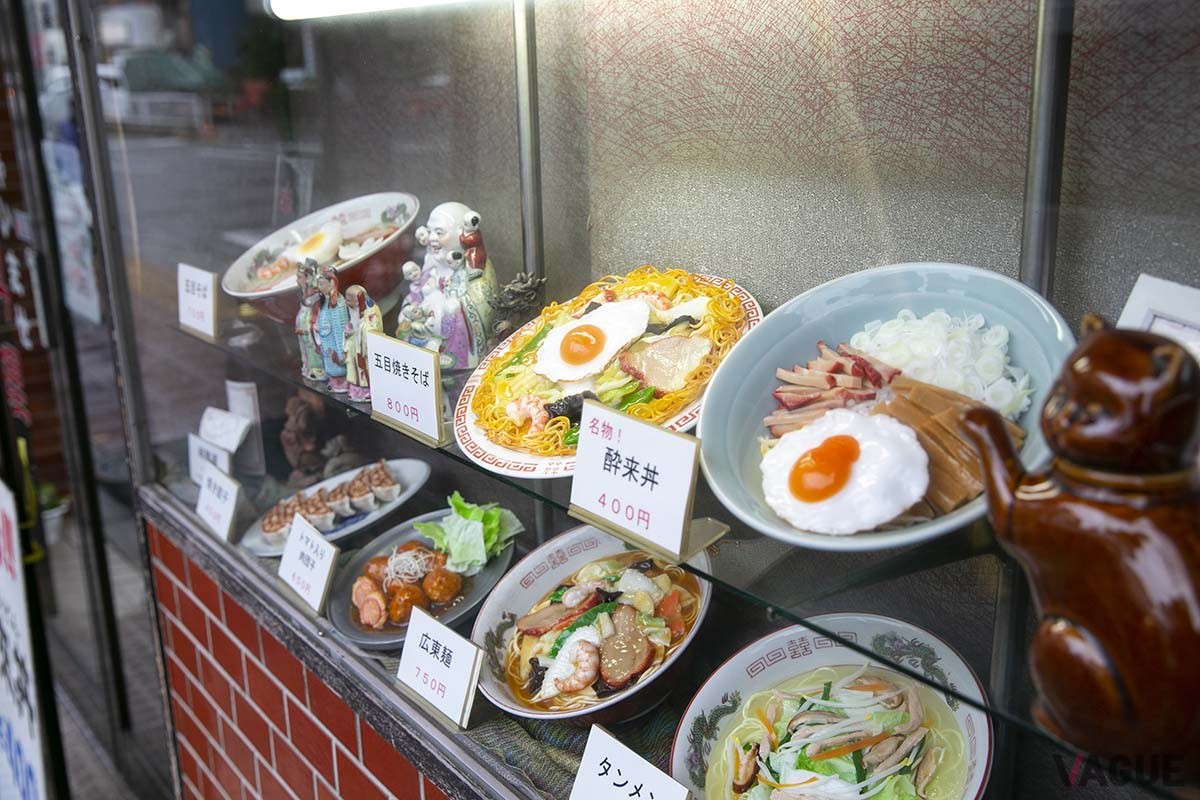 店頭のサンプルにも酔來丼が。サンプル作成時にはモヤシはなかったのかも？