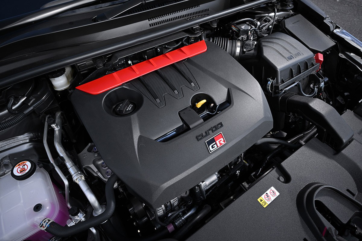 トヨタ「GRカローラ RZ」