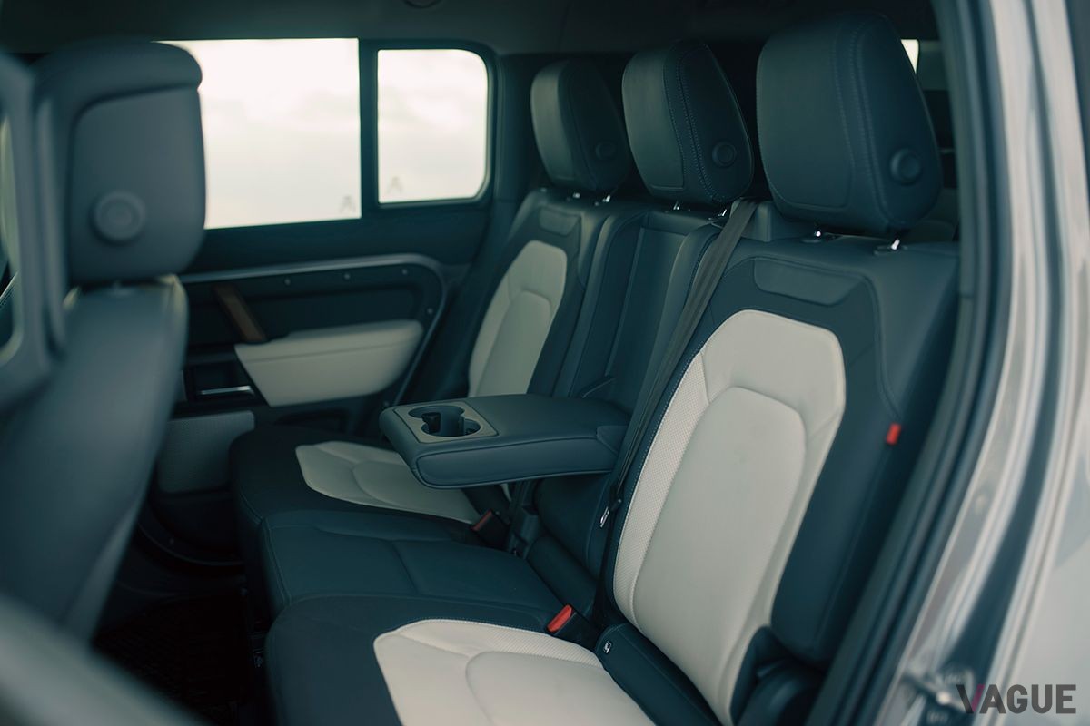 ランドローバー新型「ディフェンダー130」のインテリア