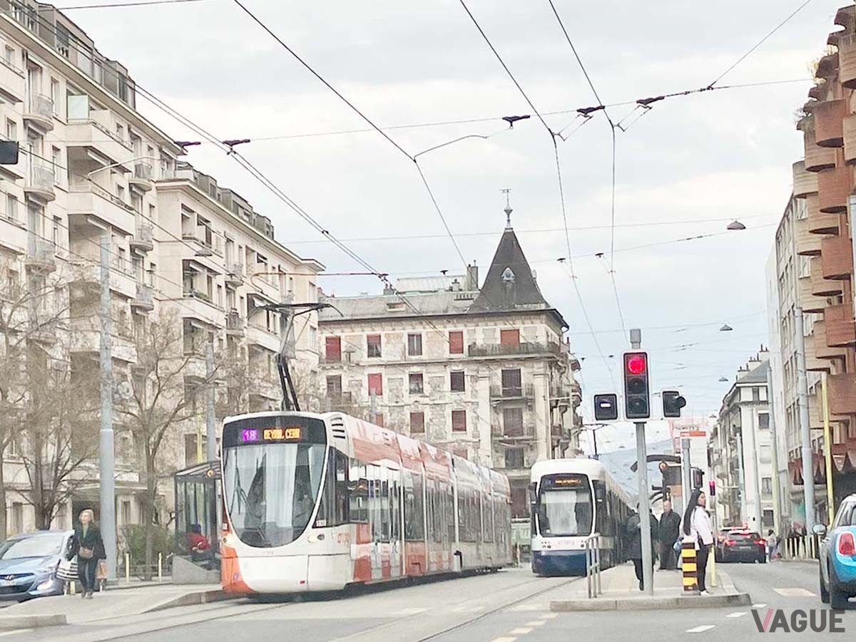 スイスの市内は渋滞が多く、無料の電車が主な交通手段のよう