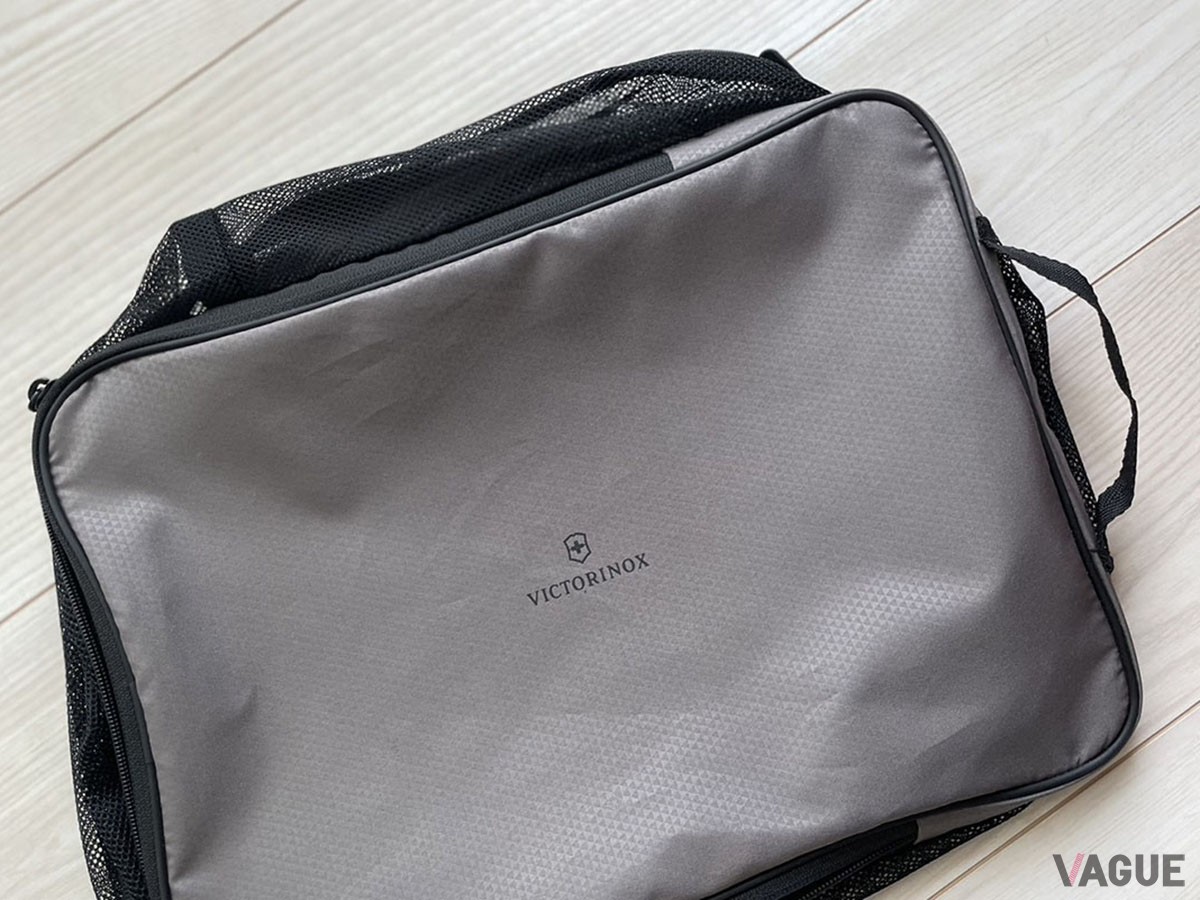 中には下着などを入れられるトラベルバッグも2個付属