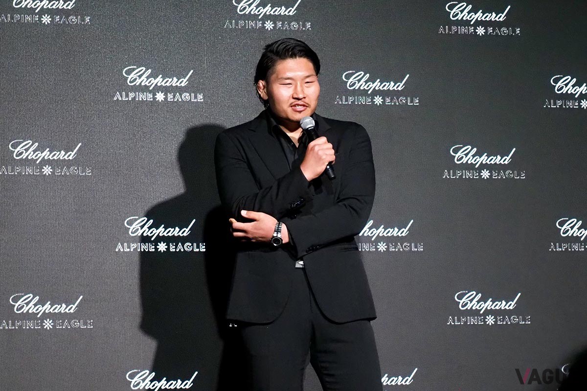 ラグビー中の真剣な顔から“笑わない男”として知られる稲垣啓太選手。だが時計について語るときは穏やかな笑顔を見せた。©Yasuhito Shibuya