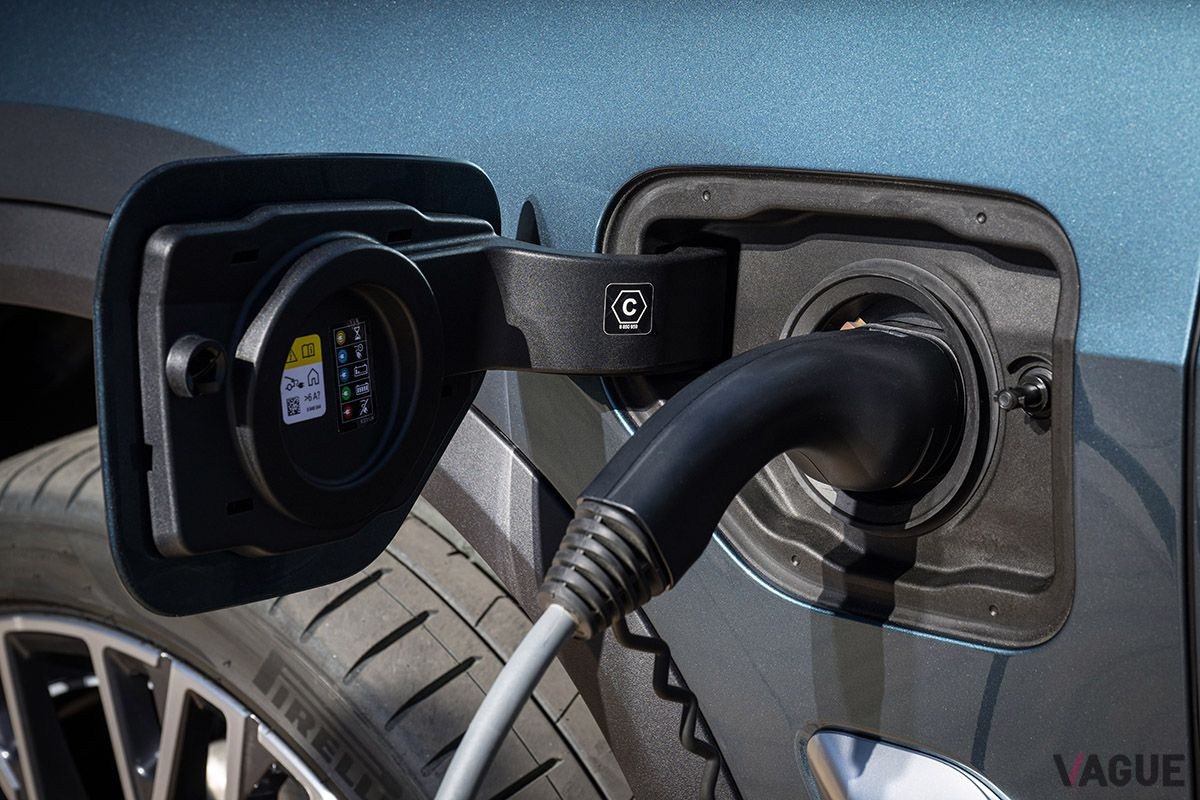 BMW新型「X5 xDrive 50e」の充電リッド