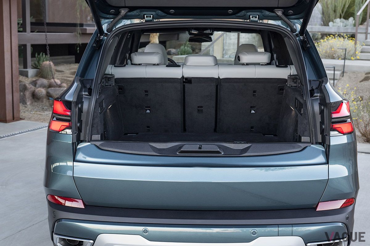 BMW新型「X5 xDrive 50e」の荷室
