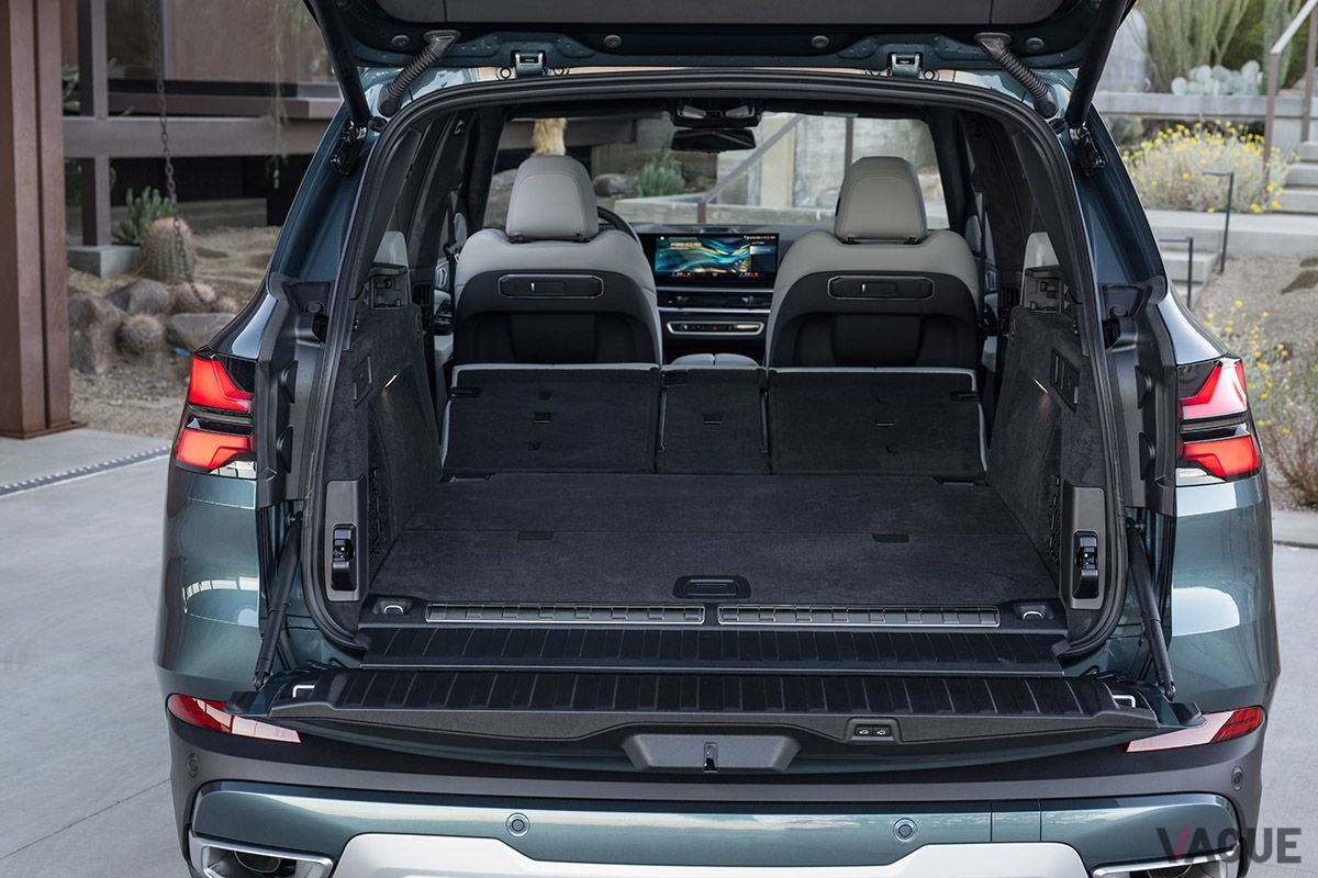 BMW新型「X5 xDrive 50e」の荷室