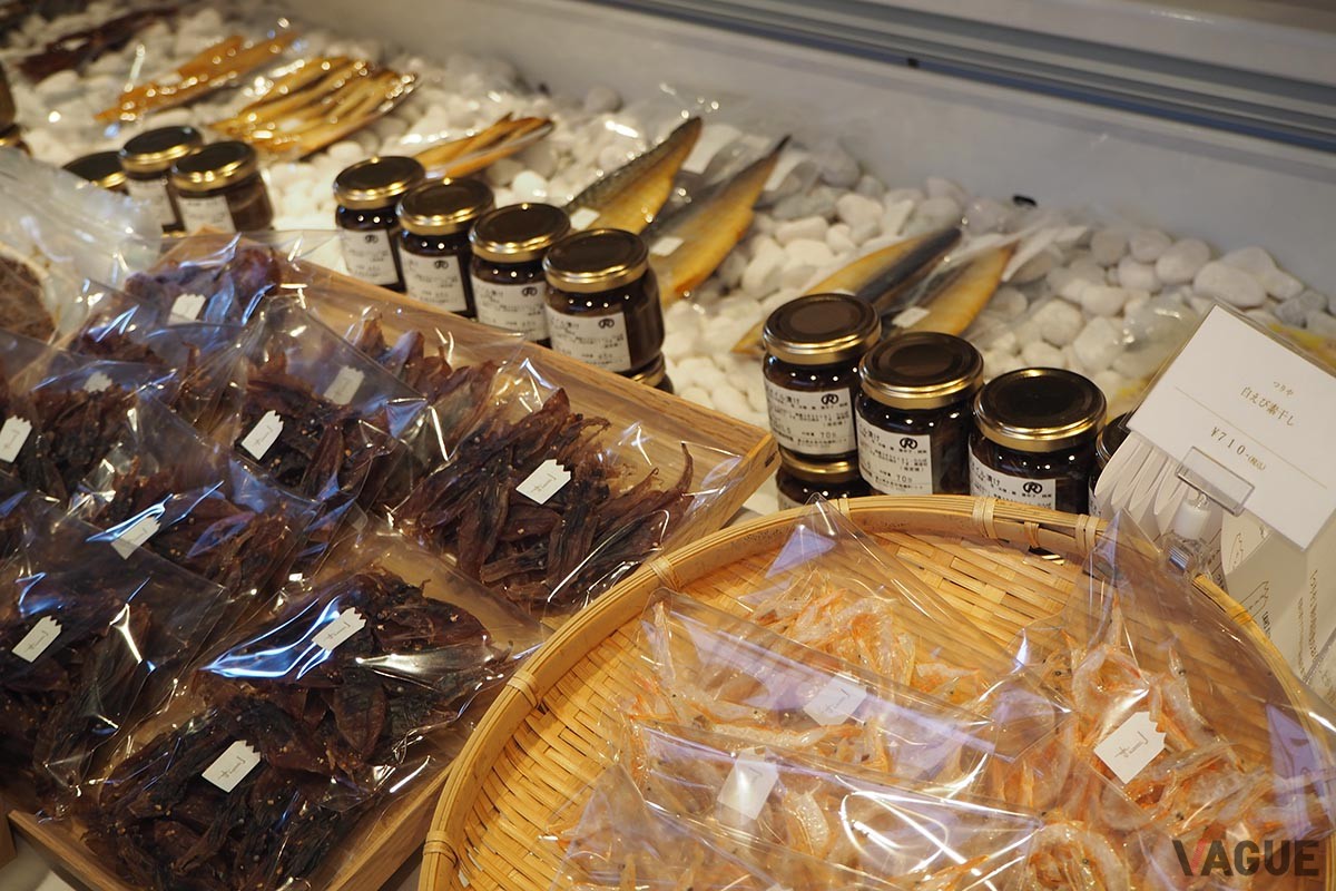 つりや東岩瀬：海の保存食ブランド「つりや」のセレクトショップ。お土産を探すのにもってこい／［住所］ 富山県富山市東岩瀬町120 