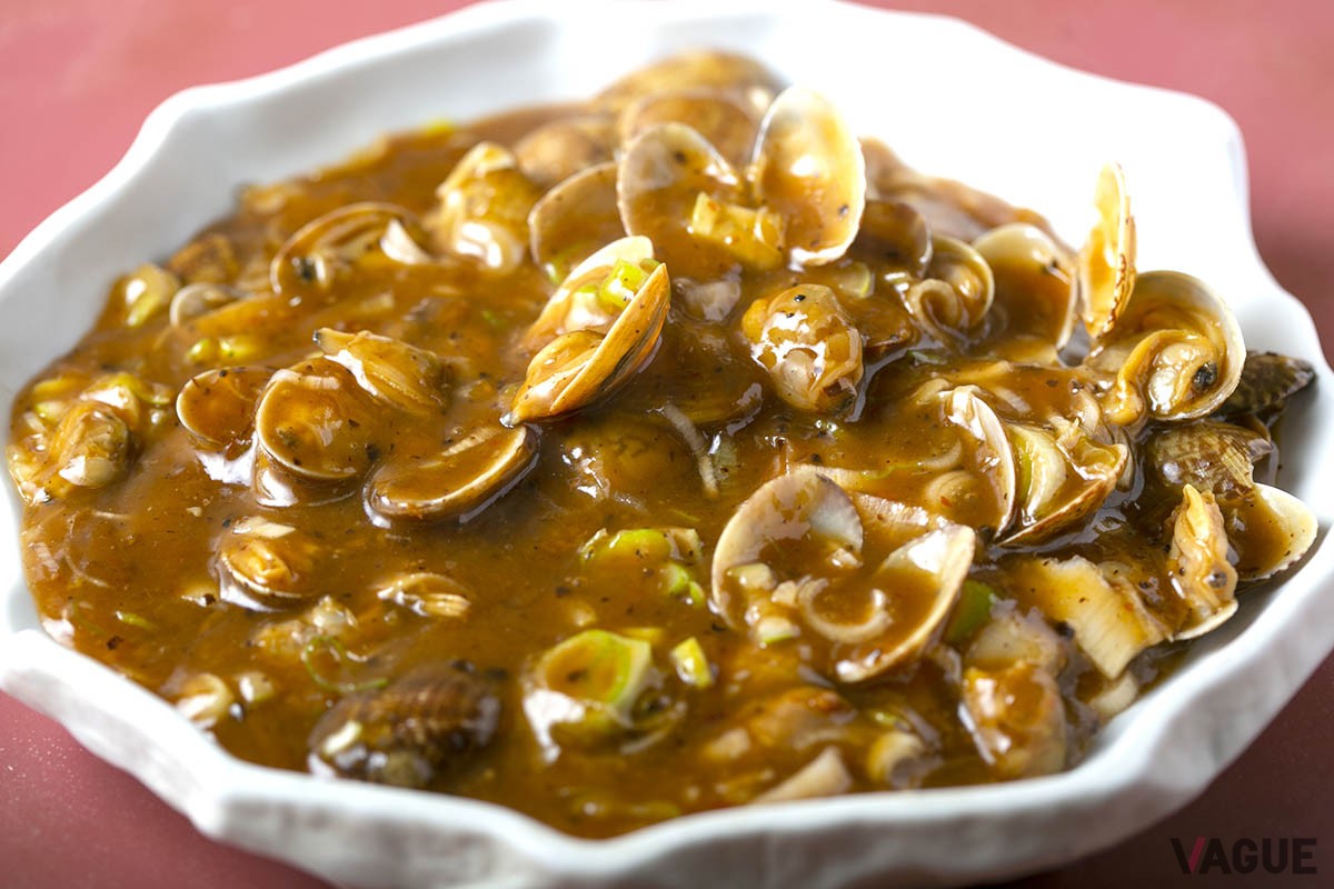 「アサリのうまいやつ」800円。様々な香辛料が深みのある旨みを作り出している