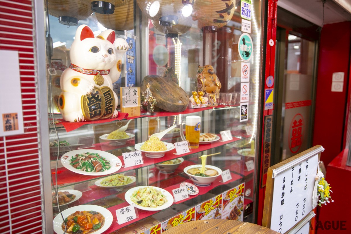 店頭のサンプル。実はレバー炒め1150円も人気料理の一つとのこと