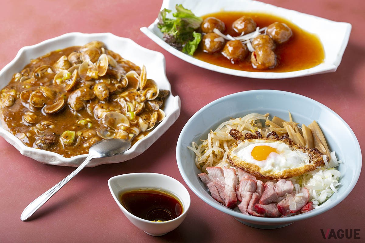 3品トータル1800円。ちなみに、麺類・飯類・飲み物＋200円で小ラーメン、小ワンタン、小チャーハンがつく、セットメニューも人気