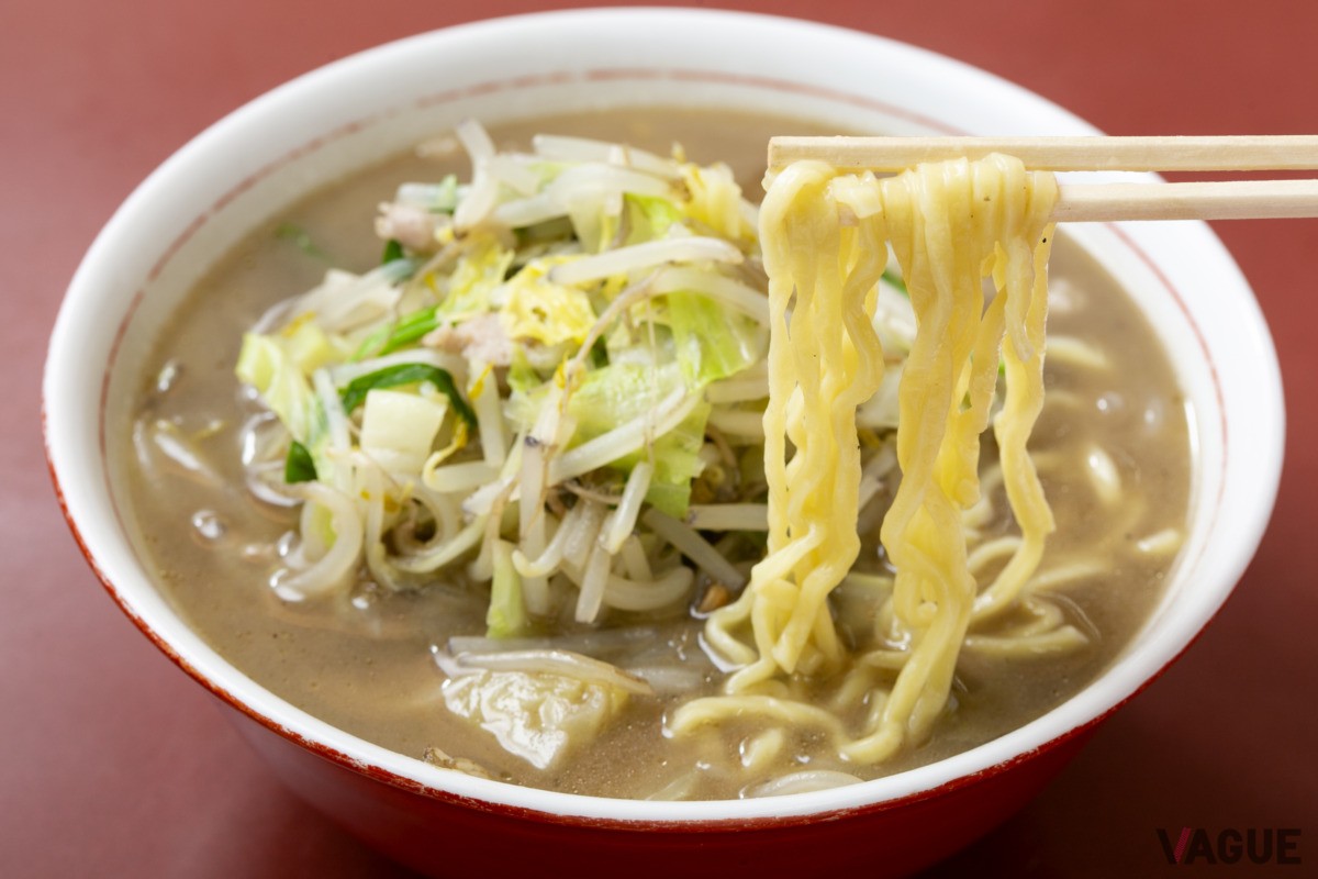 タンメンの麺とモヤシがほぼ同じ太さ。なので麺、具、スープの絡みがいい