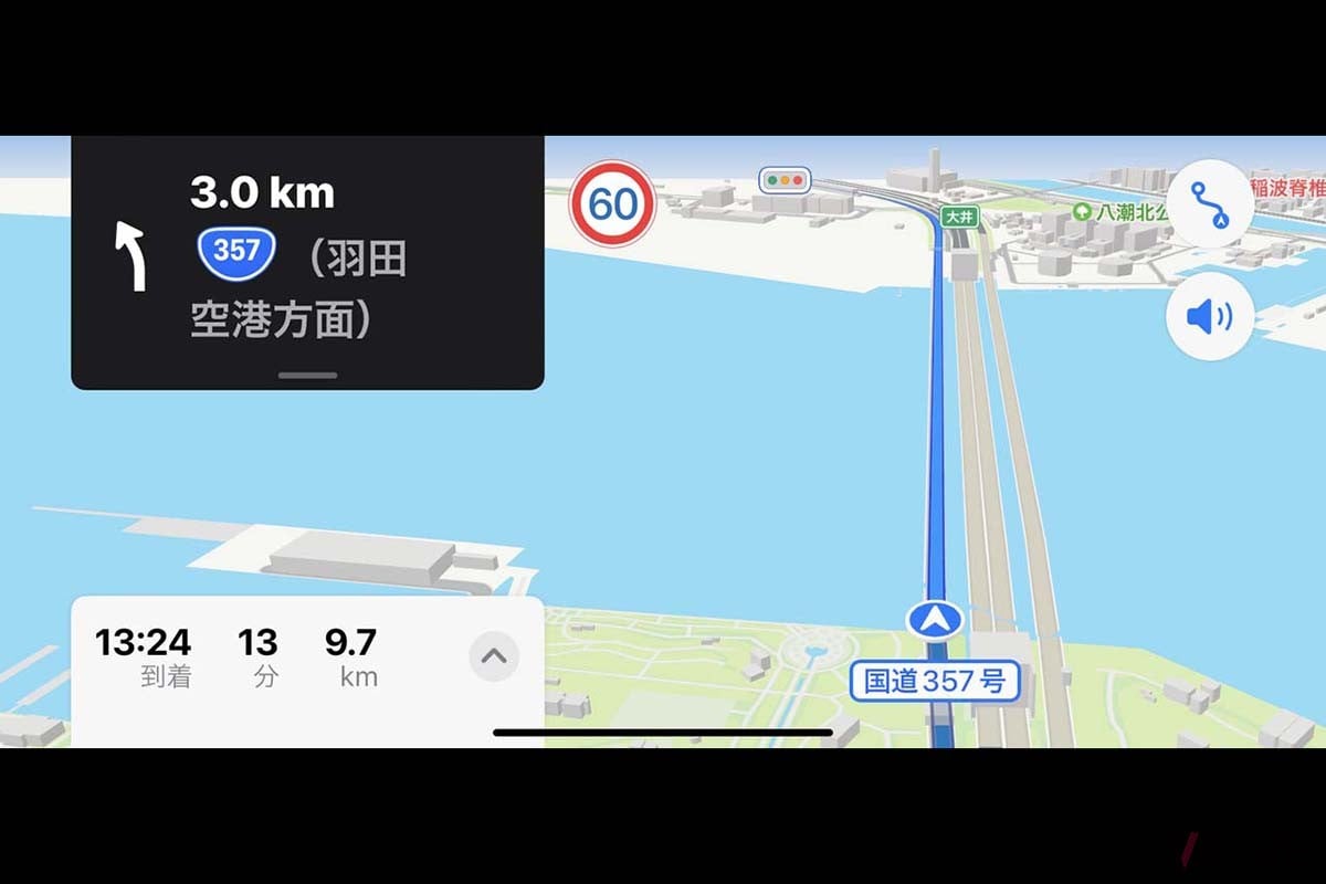 GPS信号が受信できなくなるトンネル内では、自車位置が停止。これはグーグルマップと同じだ