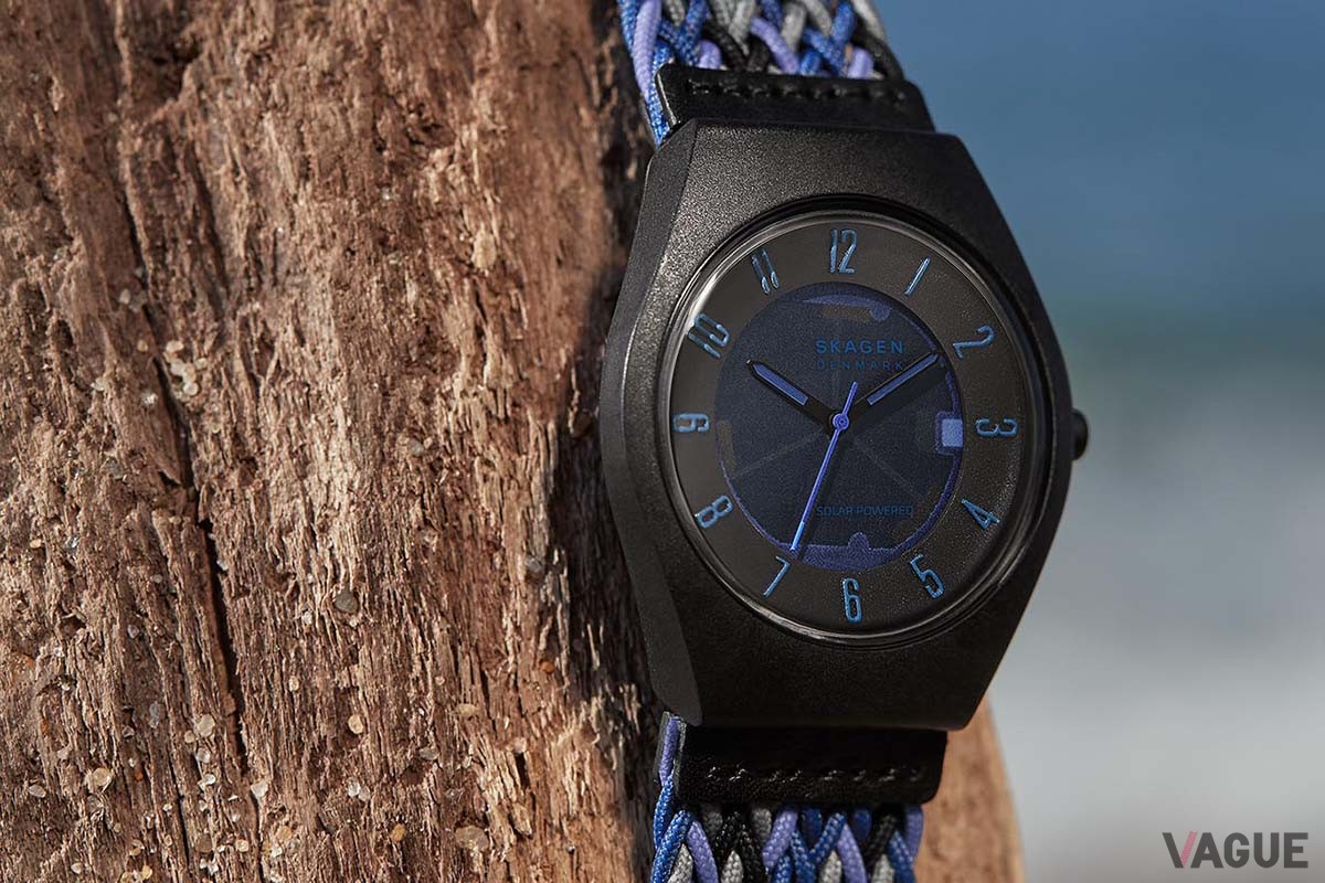 SAMSØコレクションは、海から回収されたプラスチックなどのリサイクル素材を使用した部品の他に、ひまし油を45％使用したバイオベースナイロンを一部に使用したクリスタルを採用