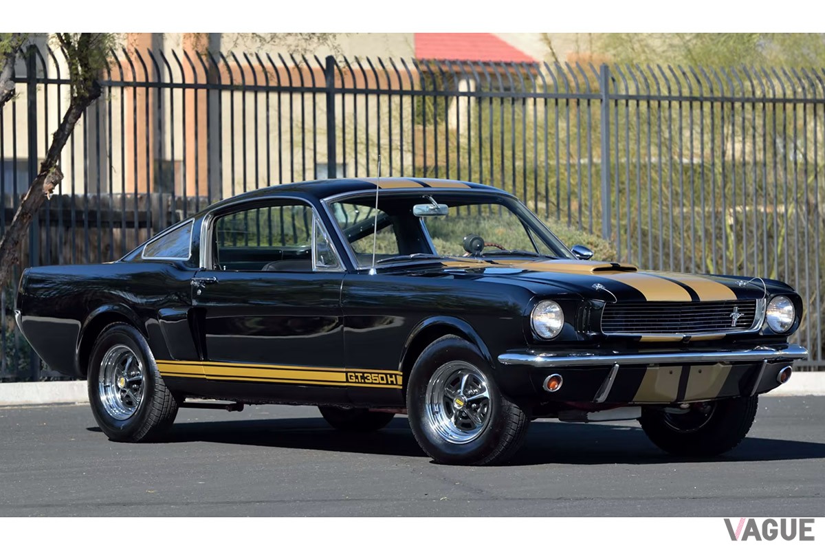 アメリカのメカム・オークションズに出品された1966年式のシェルビー「GT350H」（C）Mecum Auctions