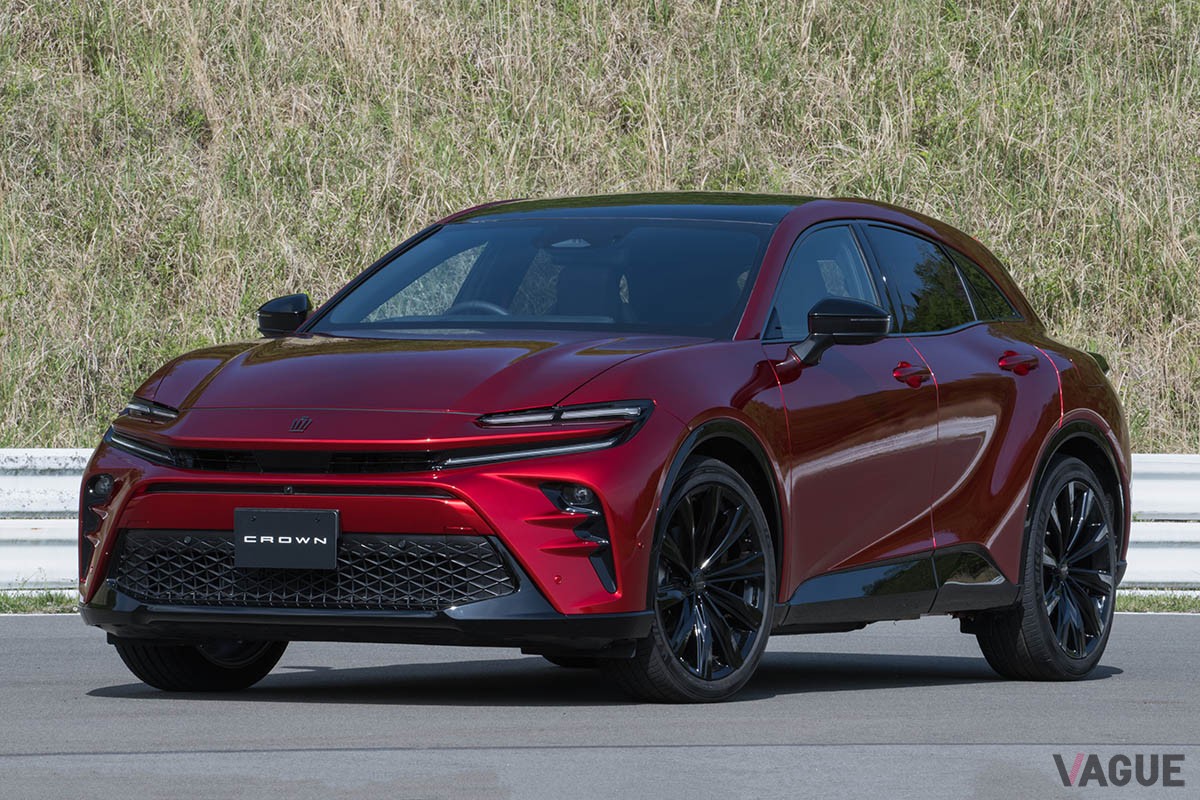 トヨタ新型「クラウン・スポーツ」は、くつろげるリアシートなどクラウンの名に恥じない快適なキャビンも魅力的