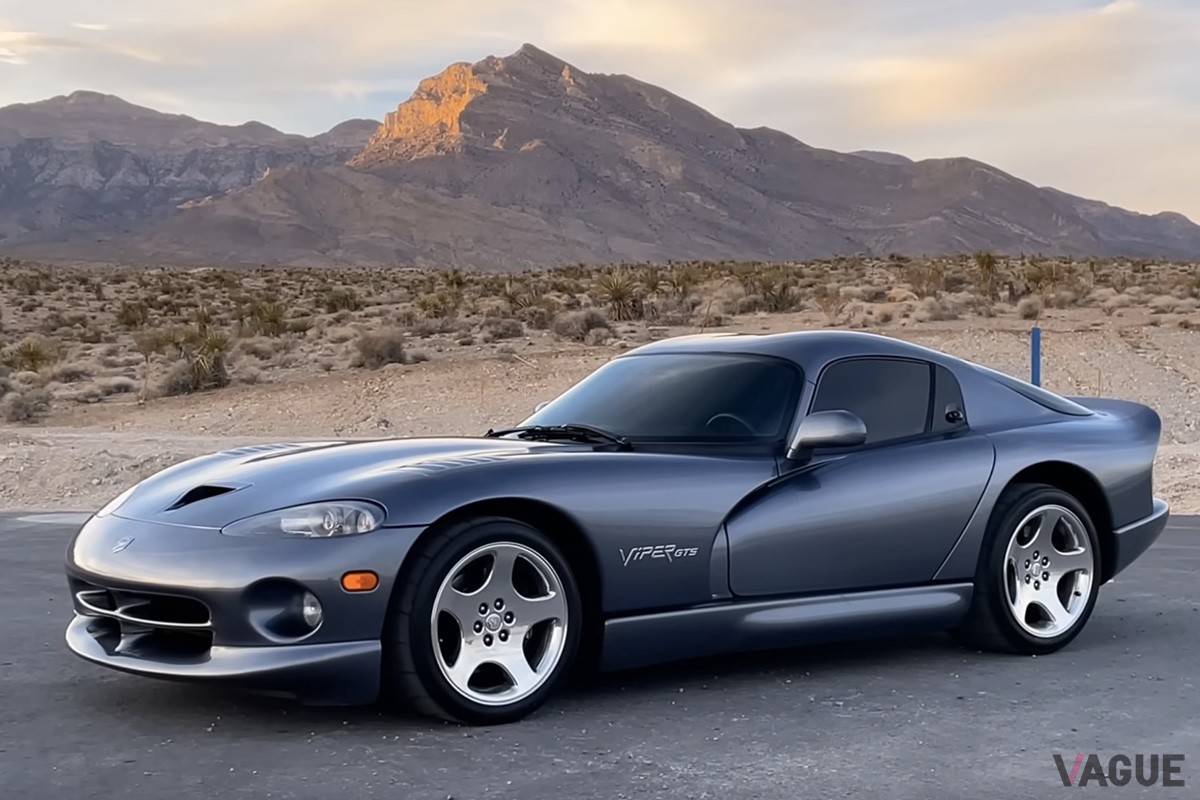 初代「バイパー」は8リッターのV型10気筒OHVエンジンを搭載した（C）YouTube『Four Eyes』