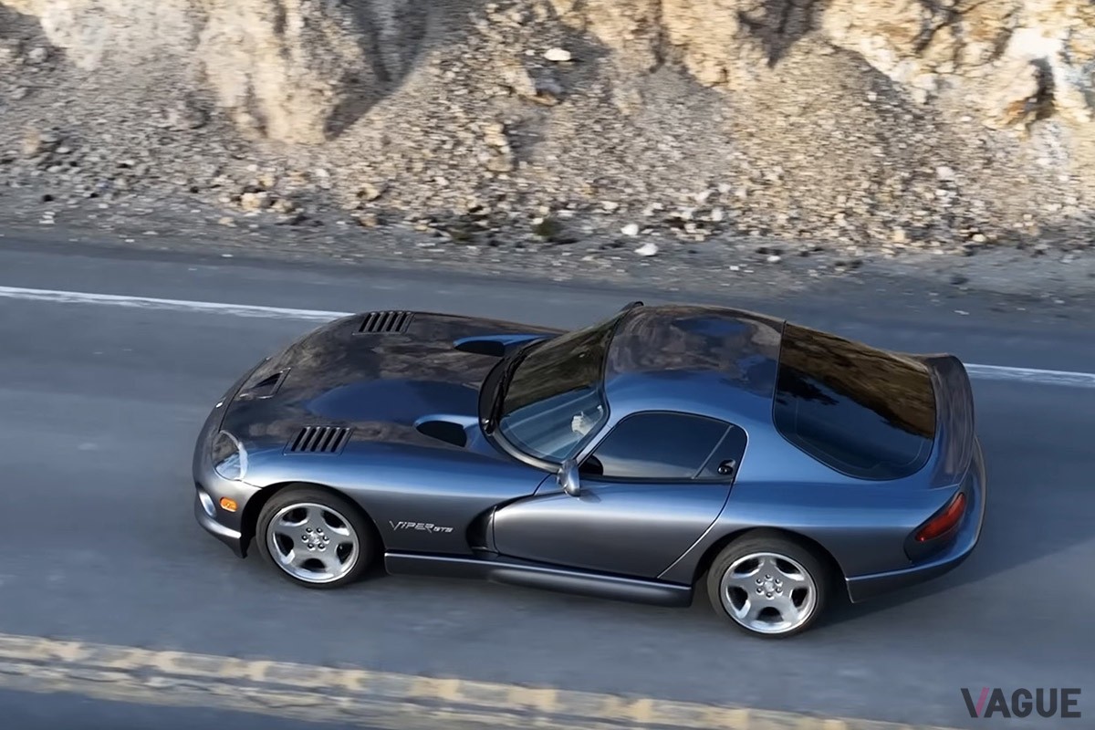 初代「バイパー」は有機的なフォルムが印象的（C）YouTube『Four Eyes』