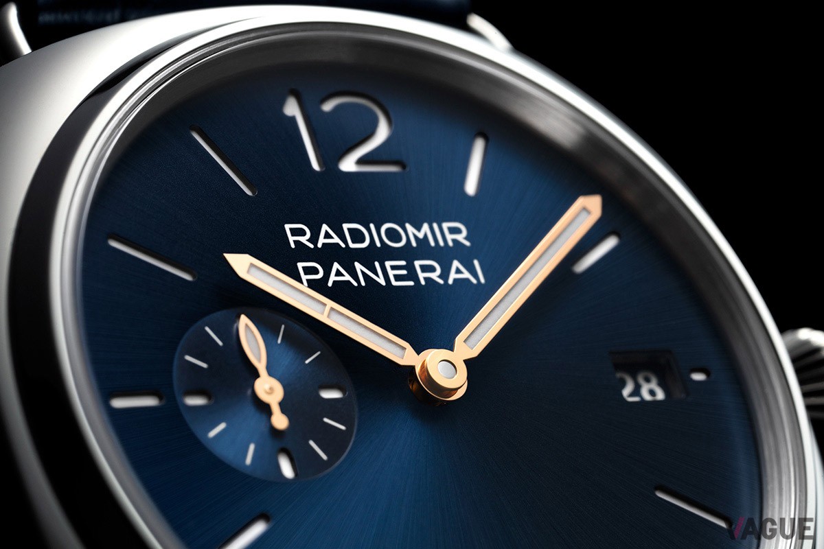 ダイヤルとストラップをディープブルーで統一した「PAM01293」は知性漂う1本