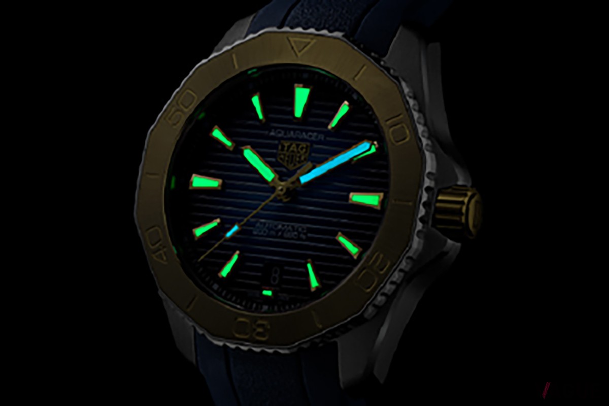 闇夜に光るスーパールミノバのおかげで暗所での視認性も担保