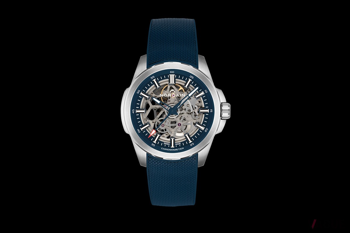 「インディペンデンス・スケルトン」のオーシャンブルー仕様の「Independence Skeleton 42mm Blue」
