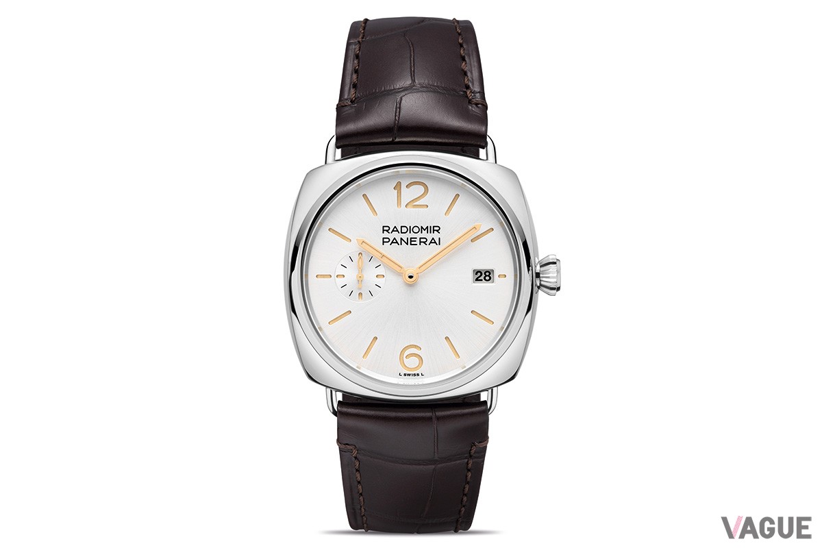 清潔感あふれるホワイトダイヤルにゴールドの針が凛とした表情の「PAM01292」