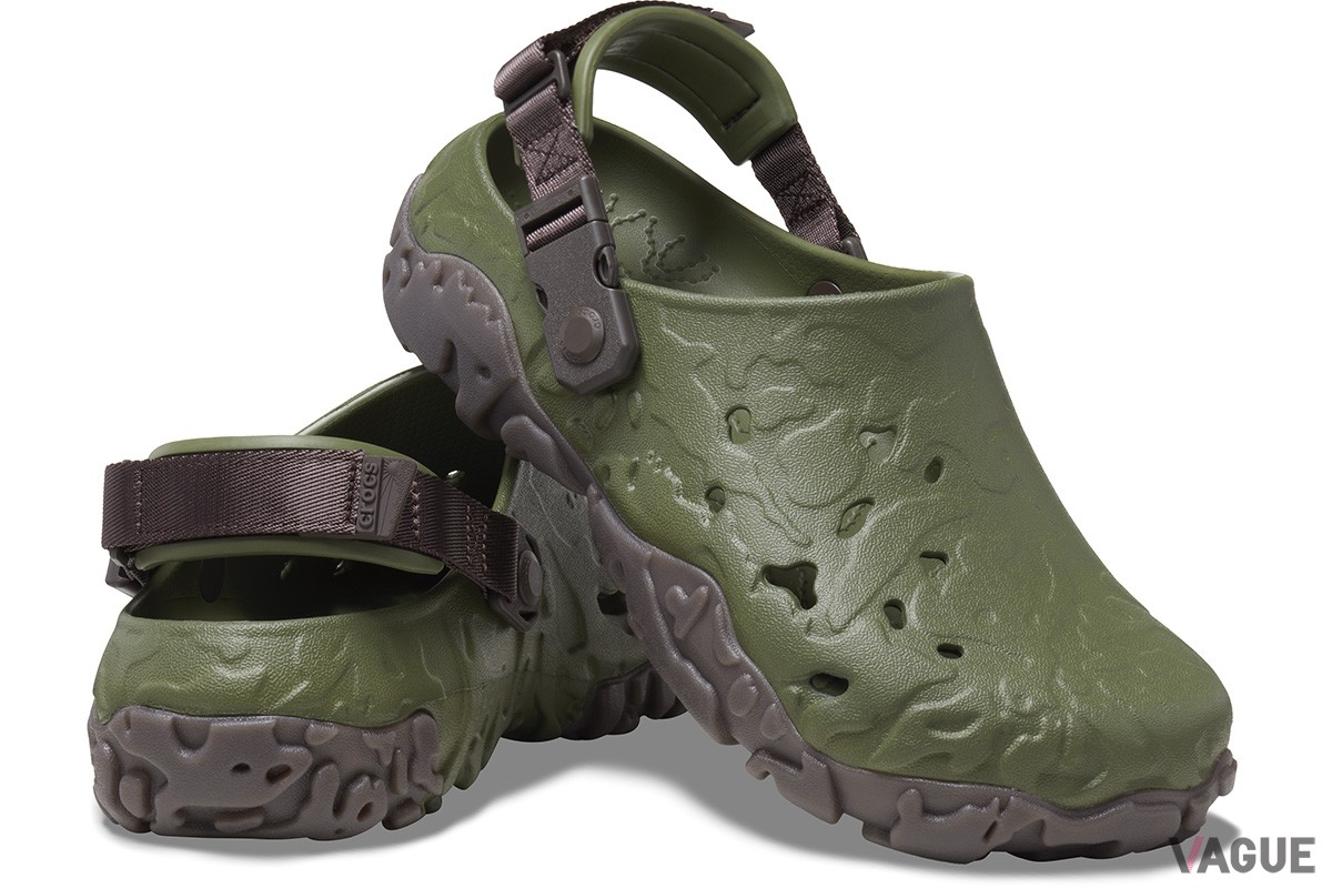 ヒールストラップにワンタッチで着脱できるバックルベルトを使用したクロックス「ALL-TERRAIN ATLAS CLOG」