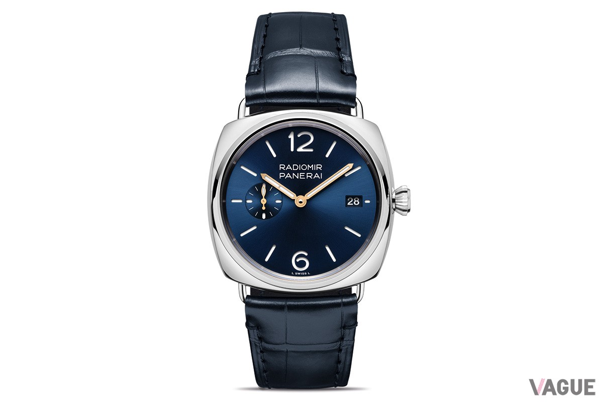 ダイヤルとストラップをディープブルーで統一した「PAM01293」は知性漂う1本