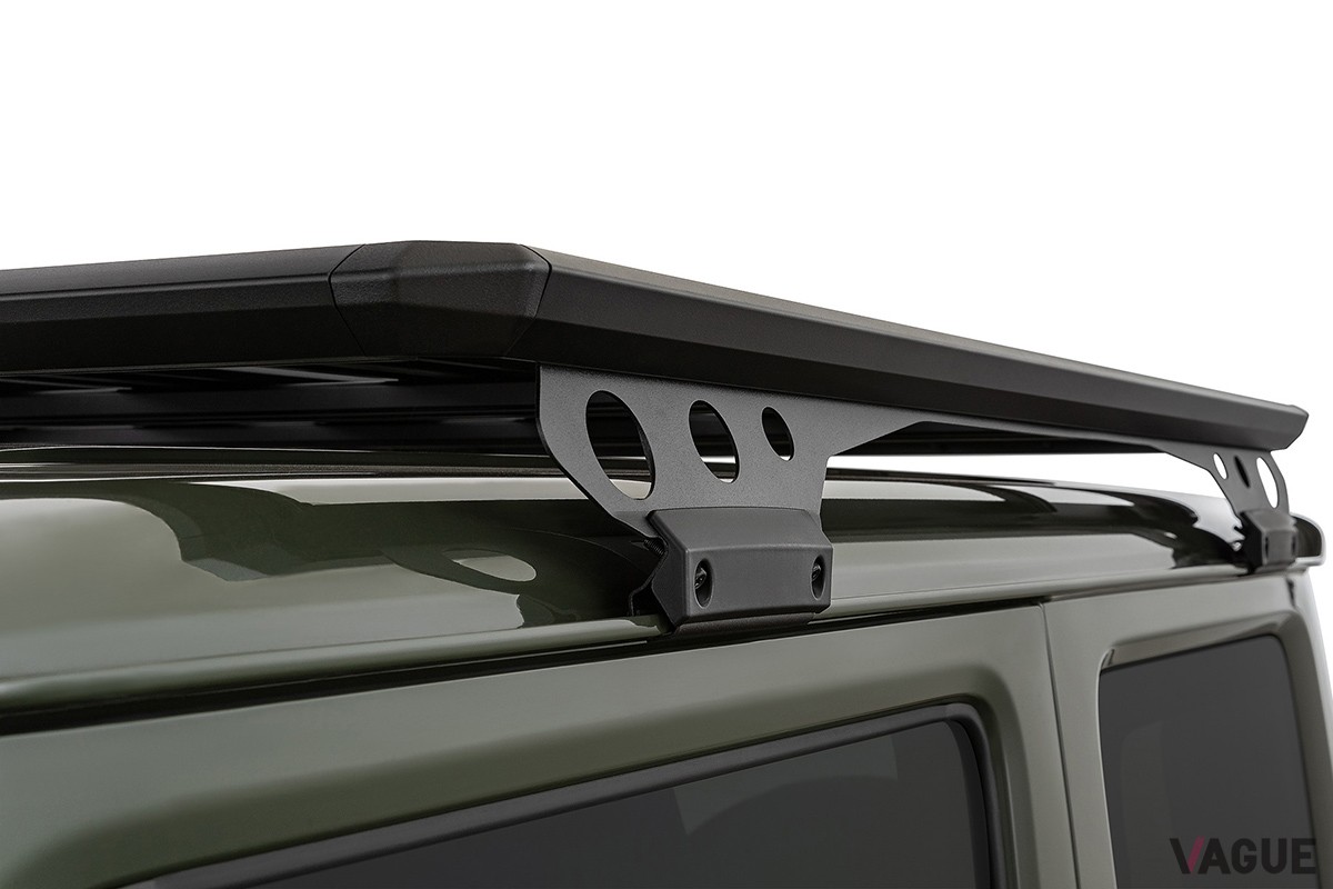 Rhino-Rackの「PIONEER PLATFORM ジムニーオーバーランディングキットROLS1」は、簡単に取りつけられて設置後の見た目も美しいジムニー専用のフラット型ルーフラック