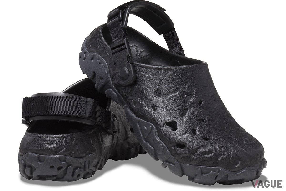 ヒールストラップにワンタッチで着脱できるバックルベルトを使用したクロックス「ALL-TERRAIN ATLAS CLOG」