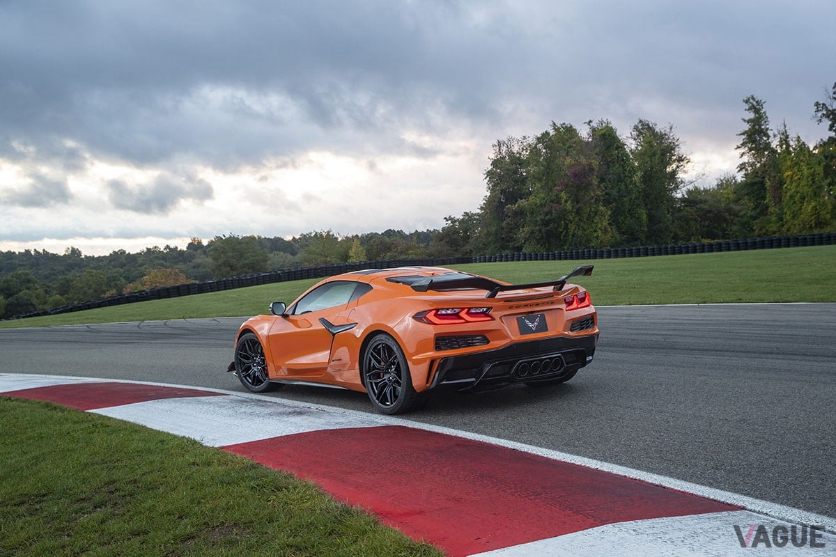 早期の日本上陸が期待されるシボレー「コルベットZ06」は670hp／623Nmを発生する5.5リッターV型8気筒DOHCエンジンを搭載