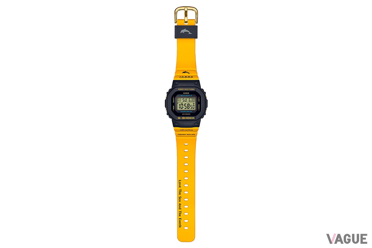 初代G-SHOCKのDNAを継承した、スクエアタイプの新モデルとなる「GMD-W5600K」。世界6局（日本2局、中国、北米、イギリス、ドイツ）に対応した“マルチバンド6”の電波受信機能で、正確な時刻へ自動修正を行う