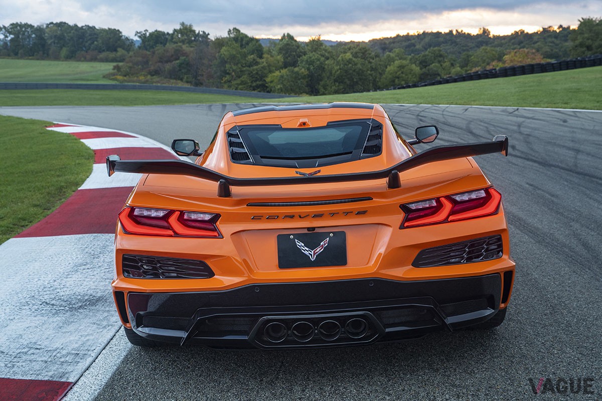 早期の日本上陸が期待されるシボレー「コルベットZ06」は670hp／623Nmを発生する5.5リッターV型8気筒DOHCエンジンを搭載