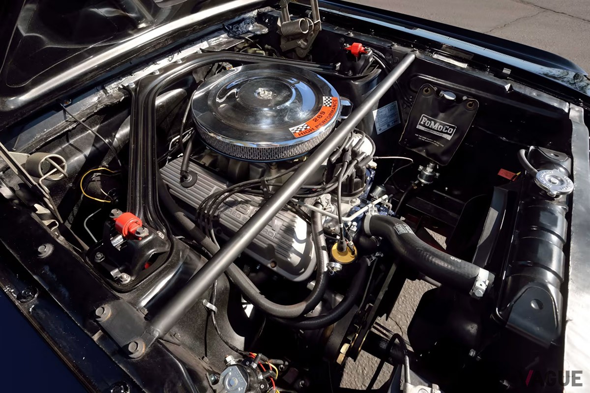 4.7リッターのV型8気筒OHVエンジン（C）Mecum Auctions