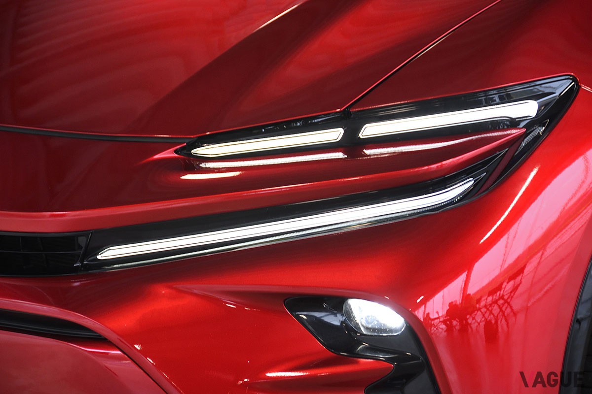 トヨタ新型「クラウン・スポーツ」は、くつろげるリアシートなどクラウンの名に恥じない快適なキャビンも魅力的