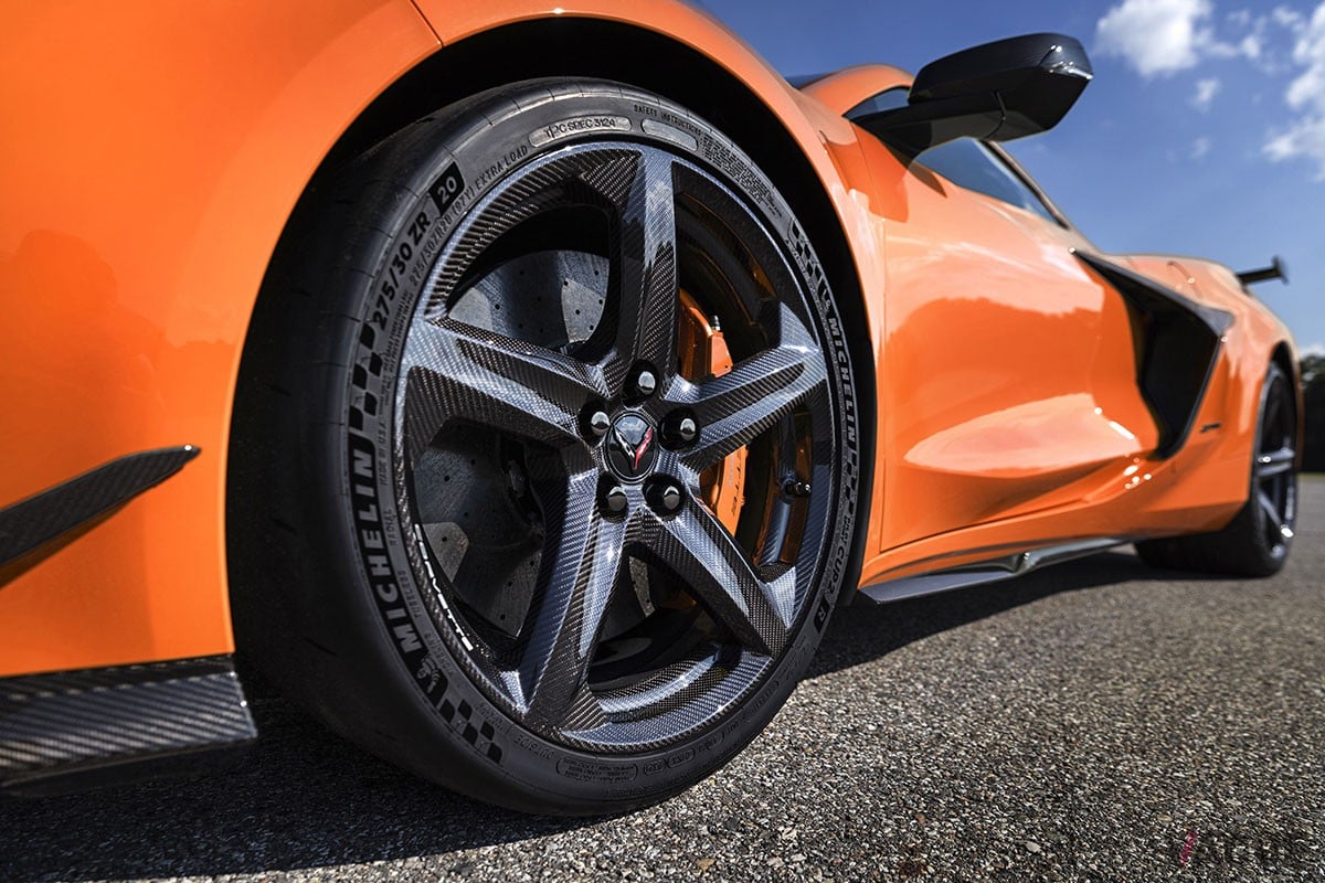 早期の日本上陸が期待されるシボレー「コルベットZ06」は670hp／623Nmを発生する5.5リッターV型8気筒DOHCエンジンを搭載