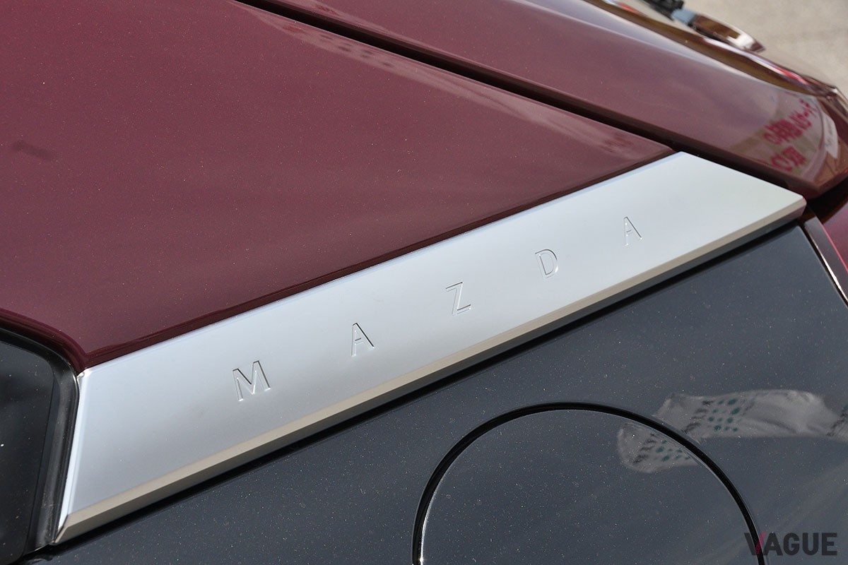 富士スピードウェイに展示されたマツダ「MX-30 eスカイアクティブ R-EV」。日本国内にて太陽の下で展示されたのは今回が初めて